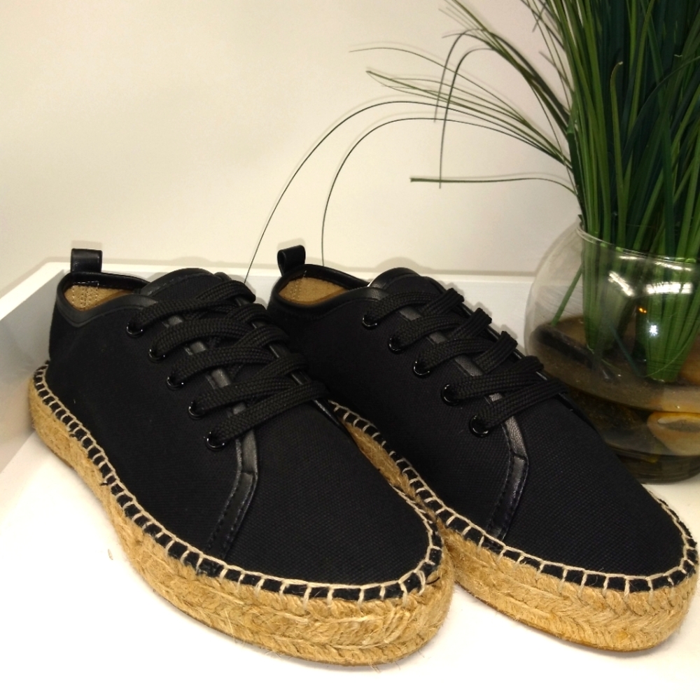 Casual Lace Up Shoe